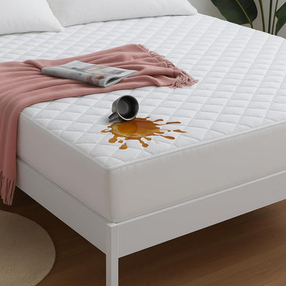 Protège-matelas imperméable à poches profondes avec jupe latérale
